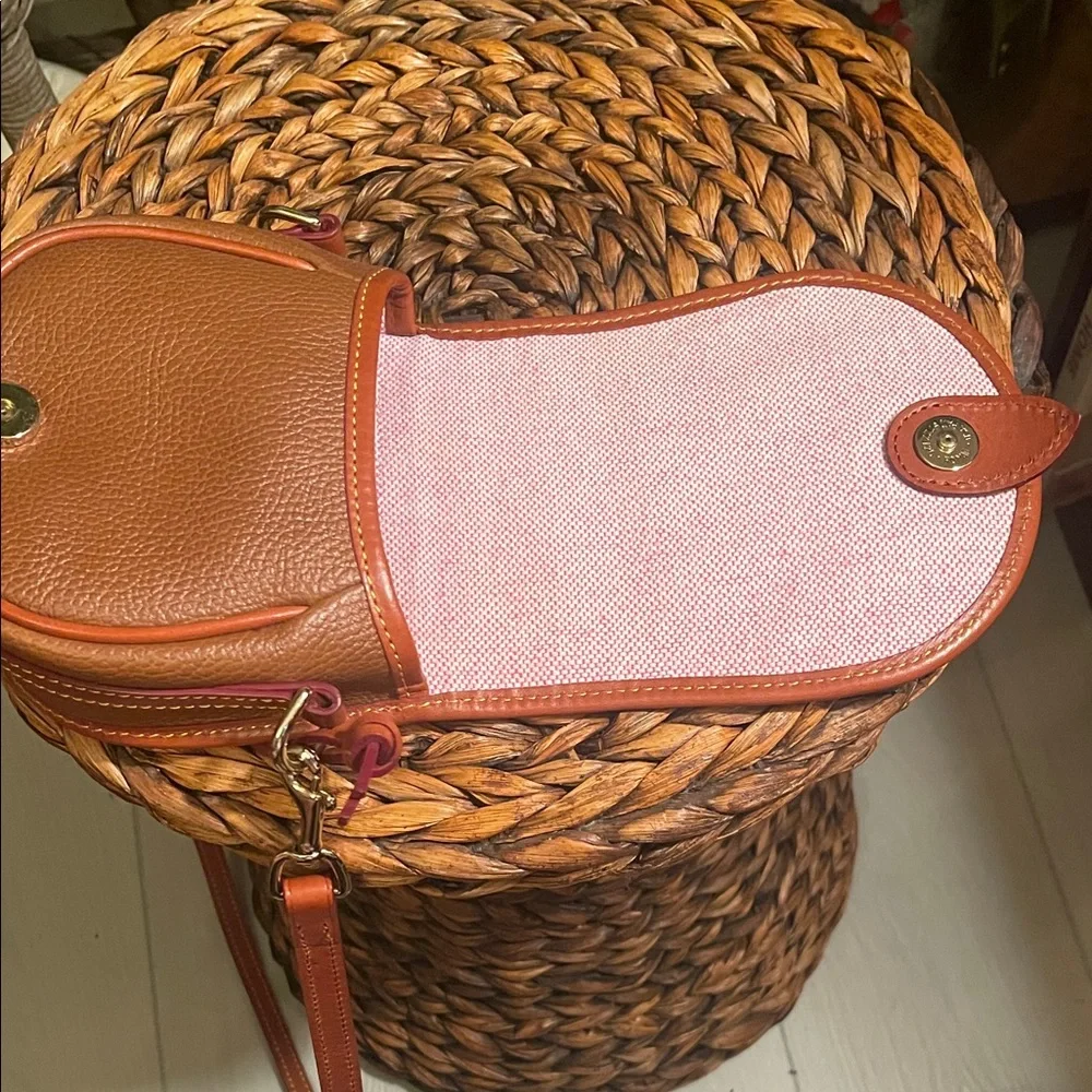 Dooney & Bourke Vintage Remake Big Duck Tan on Light Brown Leather Crossbody Bag - Picture 8 of 13